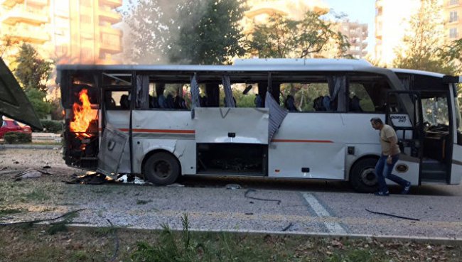 В Турции взорвали автобус с полицейскими