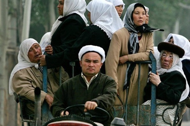 Власти Китая изымают Коран и молитвенные коврики у уйгуров