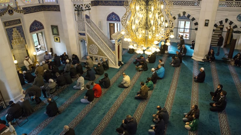 Министра ОАЭ раскритиковали за заявление о европейских мечетях