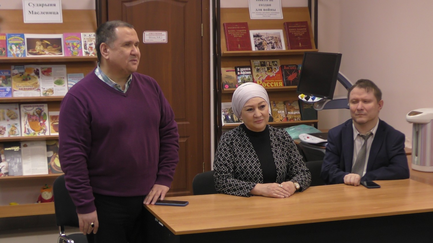 Малика Гельмутдинова посетила Республиканскую спецбиблиотеку для слепых и слабовидящих