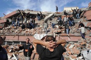 Двухнедельный ребенок выжил под завалами после землетрясения в Турции
