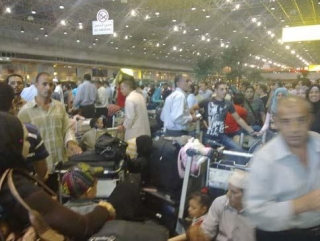 Тысячи пассажиров не могут вылететь из Каира