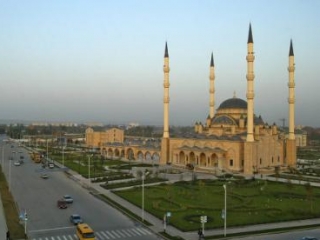 В Чечне широко отметили 20-тилетие местного муфтията