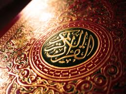 Молодой иранский художник выгравировал 114 сур Корана на двух небольших золотых пластинах