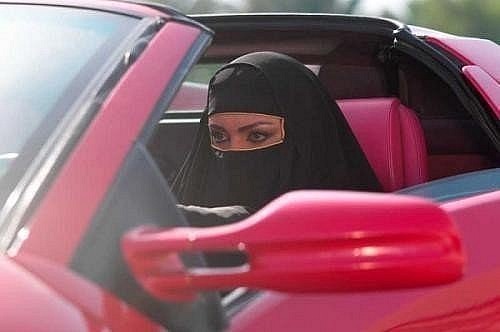 В Саудовской Аравии женщину за рулем привлекли к суду