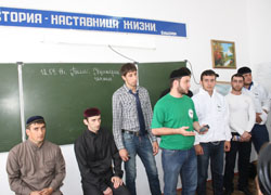 Школьники Чечни получили исламские проповеди через Bluetooth