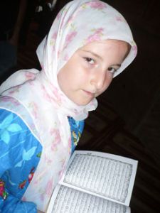 Чеченская девочка попросила у Аллаха в Аль-Аксе мира для людей
