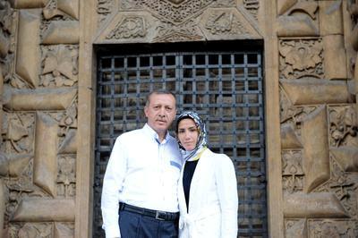 Глава турецкого правительства добился разрешения на въезд в хиджабе в США