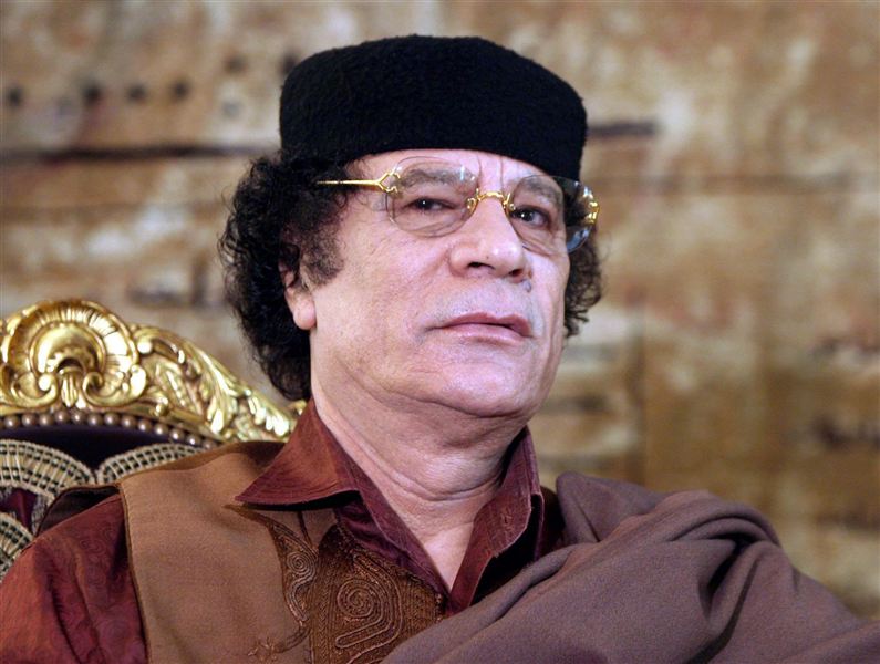 Муамар Каддафи готов добровольно отказаться от власти, но...