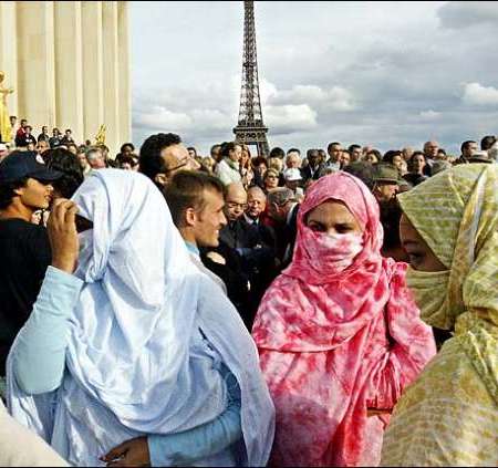 Мусульманский лидер призвал Париж пересмотреть свое мнение о запрете хиджаба