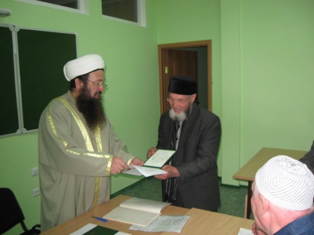 Выпускникам Набережночелнинского исламского медресе «Ак мечеть» вручили дипломы