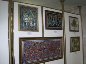 В мечети Кул Шариф открылась выставка казанского дизайнера и художника Флеры Даминовой