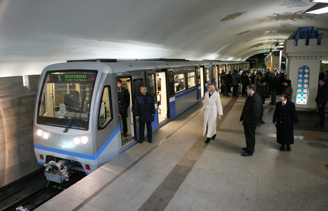 Казанцы вместе с Ильсуром Метшиным смогли оценить новый поезд казанского метро