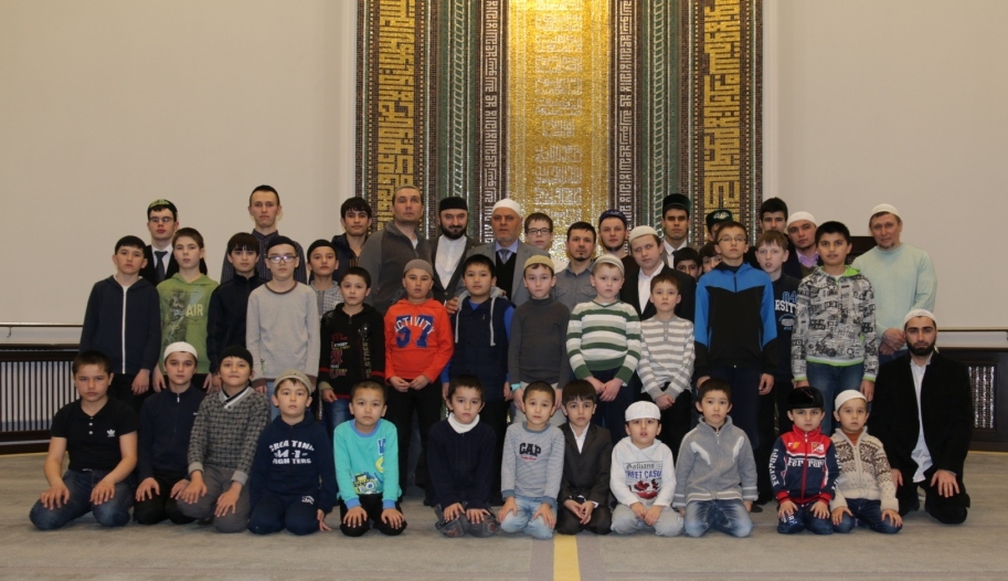 Дети на курсах заучивания Корана с Шейхом Мухаммадом Сунбулем