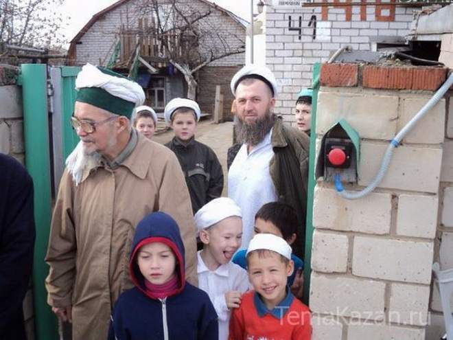 Одни секты - в бункерах, другие - на природе