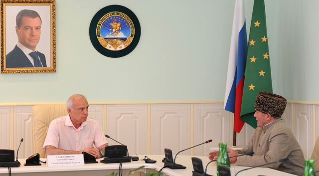 Бывшему муфтию Адыгеи вручена благодарность Главы республики