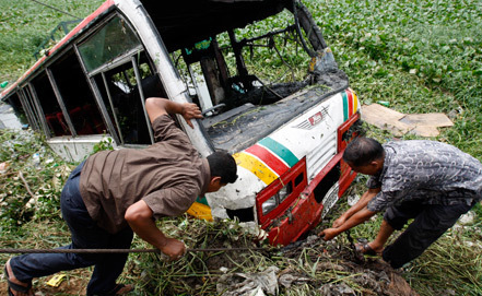 В Бангладеш разбился автобус с паломниками