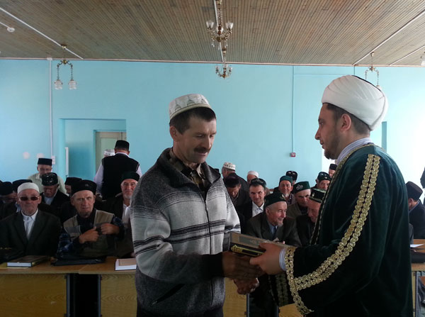 Имамам Кукморского района вручили «ШәҺадәтнамә»
