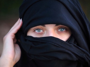 В лондонский суд не пустили подсудимую-мусульманку, одетую в паранджу