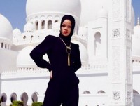 Певица Рианна сфотографировалась в хиджабе