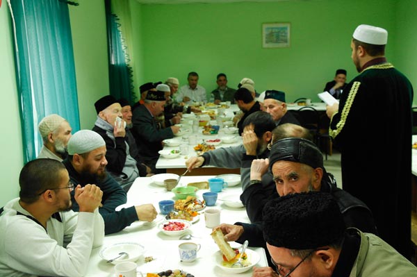 Паломники Бугульмы собрались на маджлис