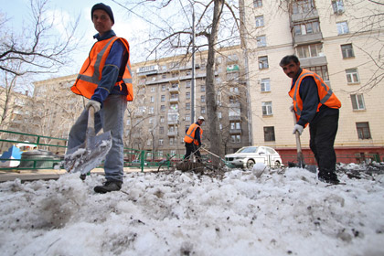 В Таджикистане предложили поставить памятник гастарбайтеру