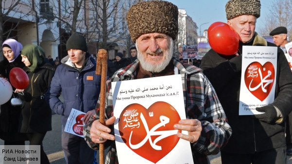 Около 20 тысяч жителей Махачкалы выразили протест карикатурам на пророка