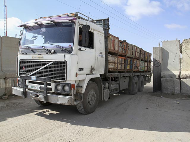 Израиль впустил в Газу 660 грузовиков, в том числе, со стройматериалами