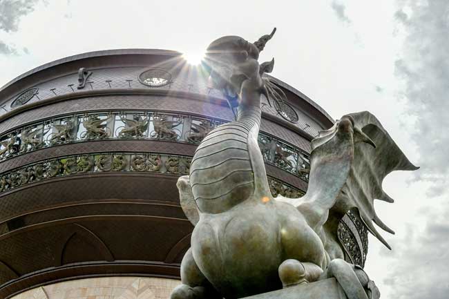 Скульптура Даши Намдакова в Казани