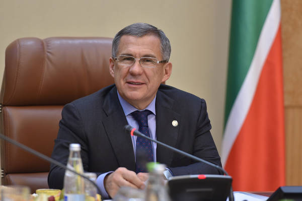 Минниханов поздравил жителей Татарстана с Днем молодежи