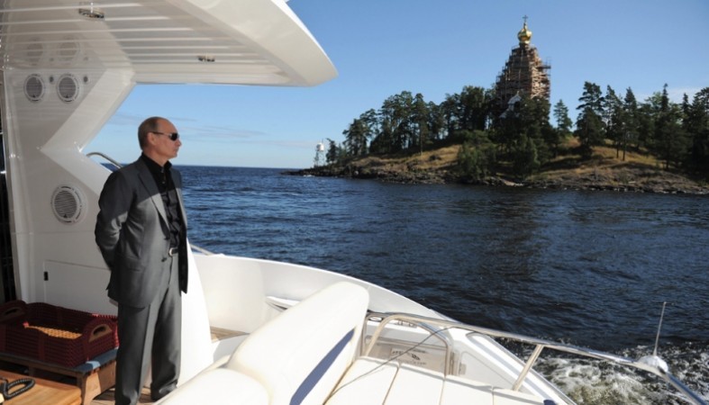Путин попросил помолиться о россиянах, погибших в Сирии