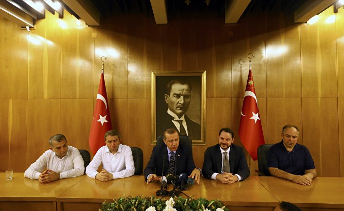Трон Эрдогана сотрясается… и не падает