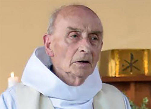 Французские мусульмане пришли в церкви, чтобы почтить память убитого священника