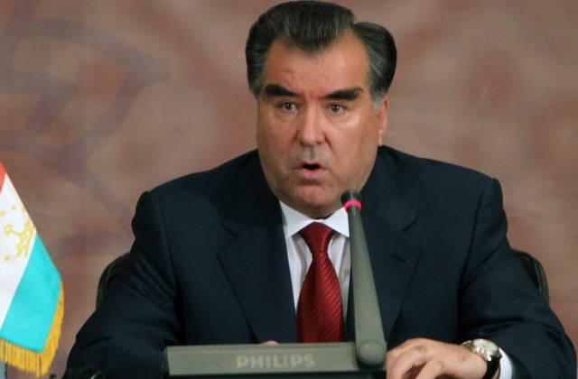 Эмомали Рахмон призвал помогать развивающимся исламским государствам