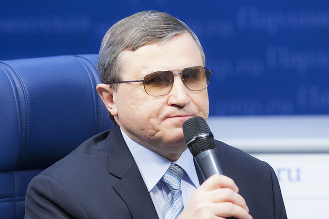 Олег Смолин