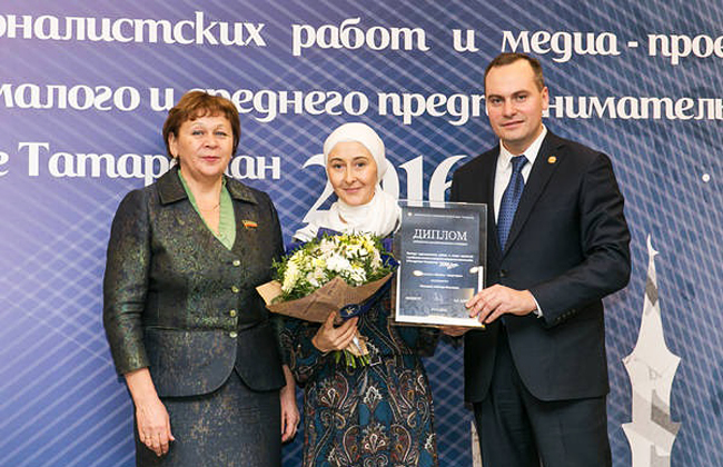 Министр экономики РТ наградил журналистов