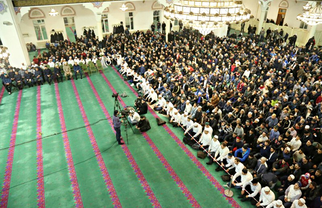 В Центральной джума-мечети Махачкалы прошел мавлид, посвященный Ночи Вознесения