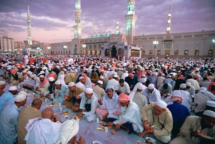 В ОАЭ сократили рабочий день во время месяца Рамадан
