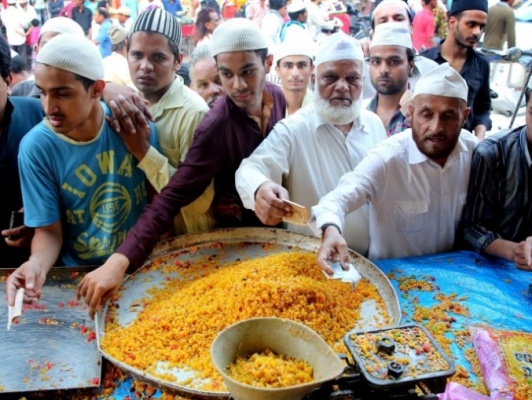 В Индии проходят вегетарианские ифтары