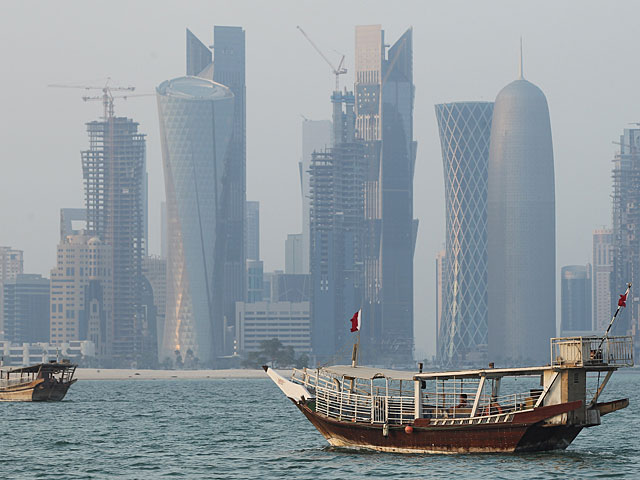 Катар из-за санкций начинает импорт продовольствия из Омана