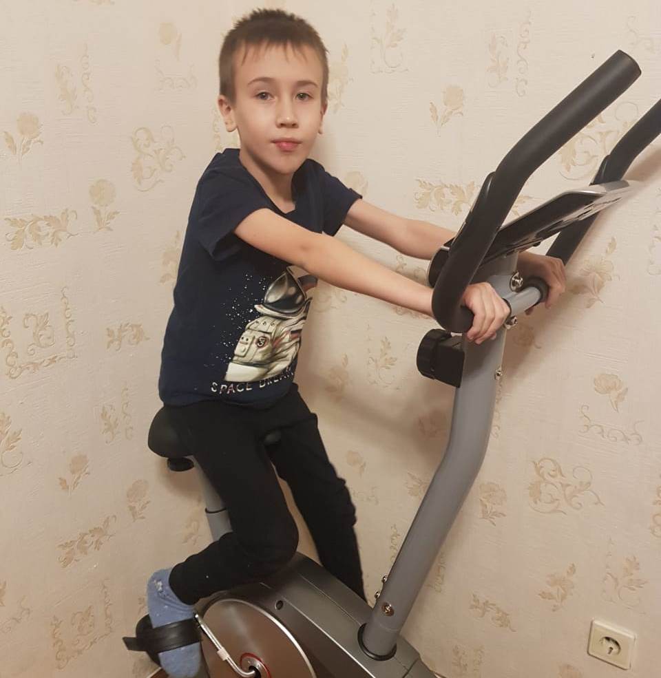 У Айнура радостная новость: благодаря неравнодушным людям, появился велотренажер!