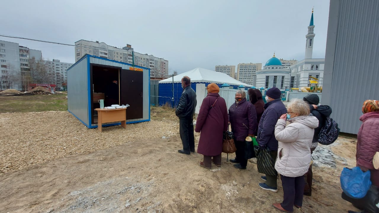 Фонд «Ярдэм» открыл социальный пункт кормления для бездомных и малоимущих